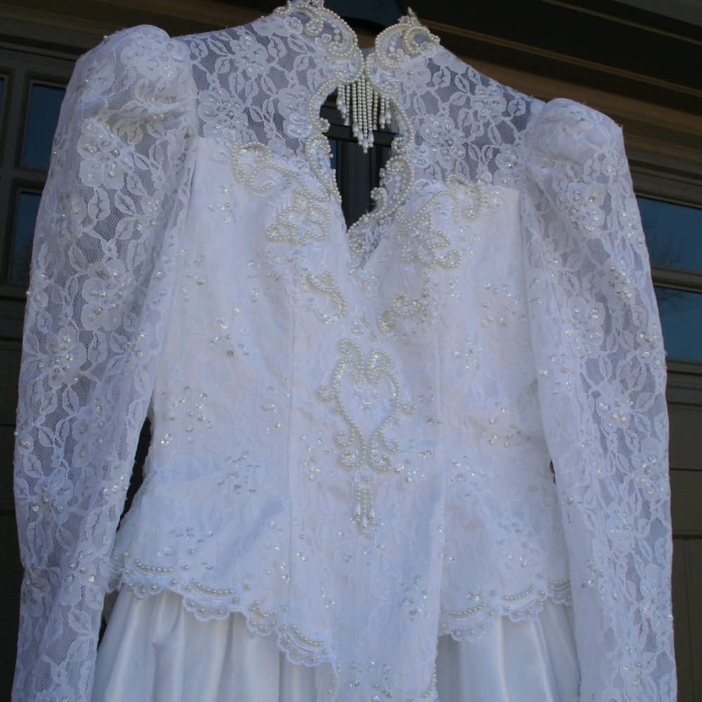 Wedding Dress - Picture 6 of 11
